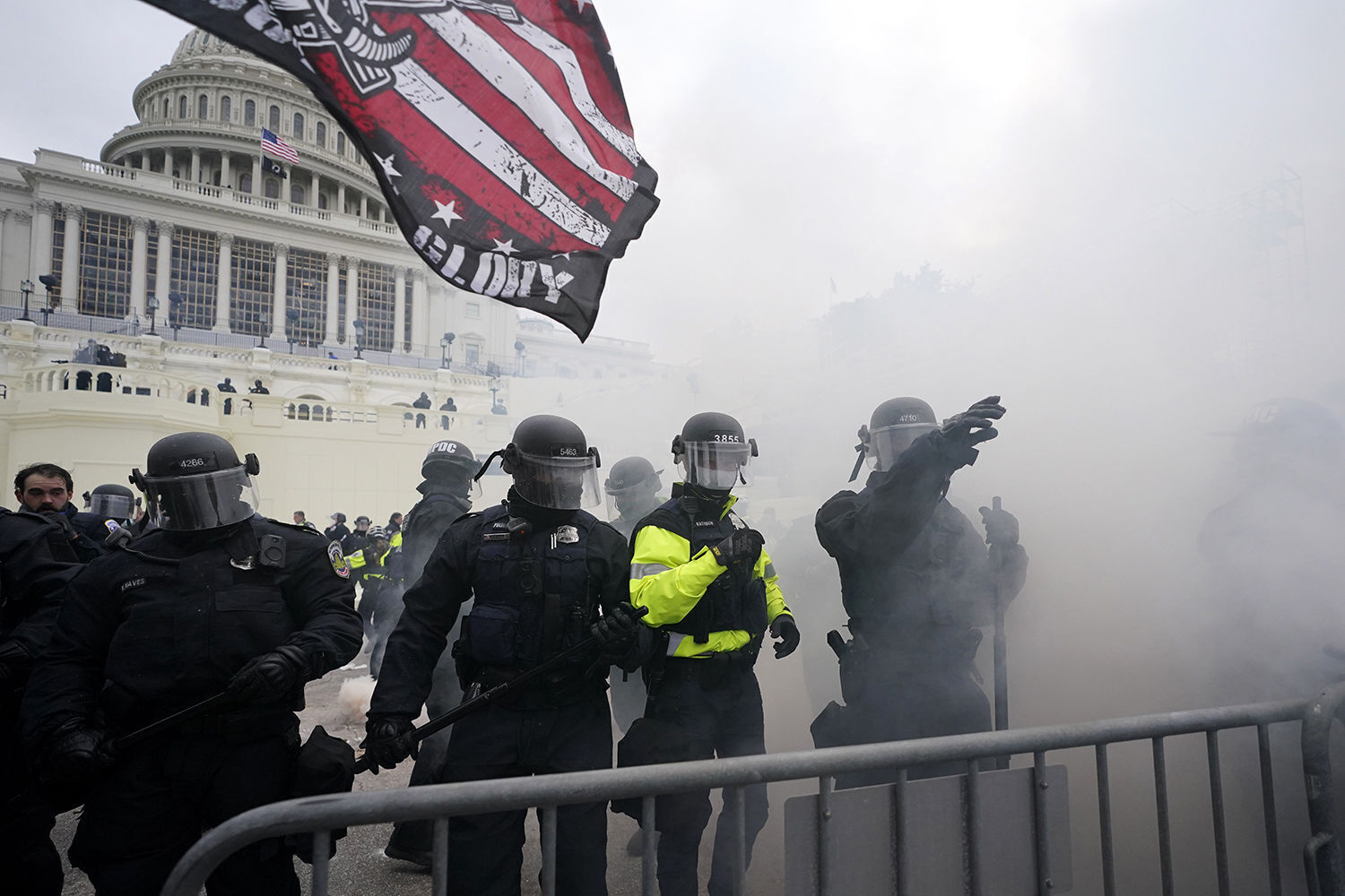 hires: Capitol riot, outside